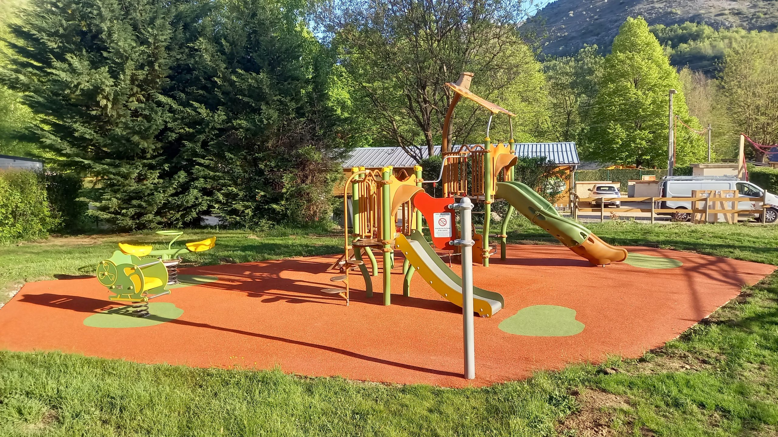 Parque infantil para acampar